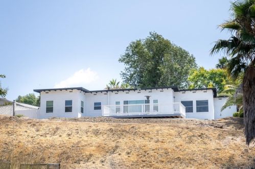 835 Phillips St, Vista CA  92083-7108 exterior