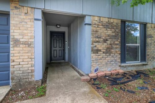 7012 Lincolnshire Ln, Fort Worth, TX 76182-4430