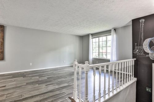 5338 Kinsdale Ln, Stone Mountain, GA 30088-4303