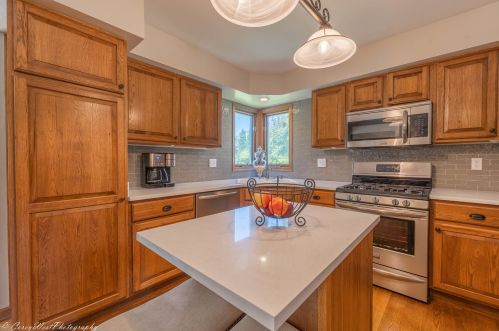 1223 Foxpointe Dr, Sycamore IL  60178-3219 exterior