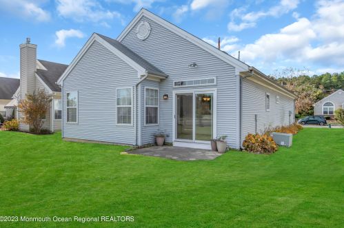 28 Gabriella Cir, Lakehurst, NJ 08759-6080