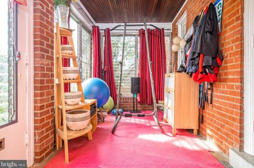 9408 Colesville Rd, Silver Spring MD 20901-4820 exterior