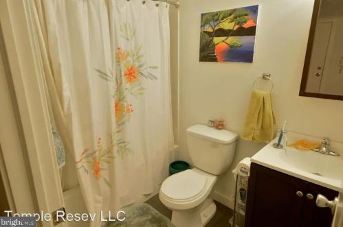 2017 17th St, Philadelphia, PA 19121-2341