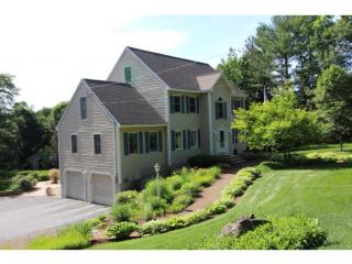 14 Field Rd, Windham, NH 03087-1752