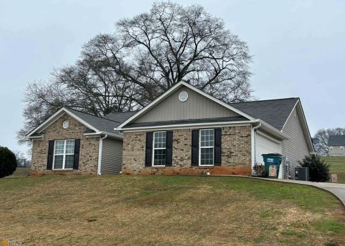 293 Middle Fork Ln, Carnesville, GA 30521-7637