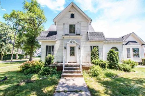 308 Walnut St, Varna, IL 61375-8909