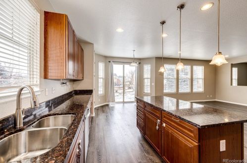 280 Elk Ct, Aurora CO 80016-4104 exterior