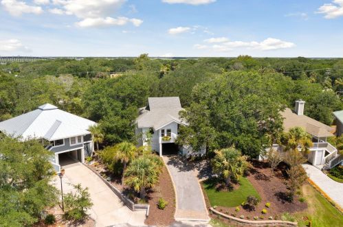 8 Ocean Park Ct, Isle Of Palms SC  29451-2244 exterior