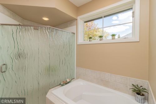 5 Hawthorne Ct, Saint Paul MN  55127-6476 exterior