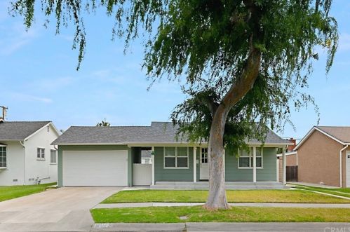 11112 Midway Dr, Los Alamitos, CA 90720-2634