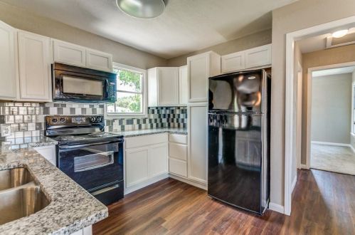 3301 Rita Ln, Fort Worth, TX 76117-3227