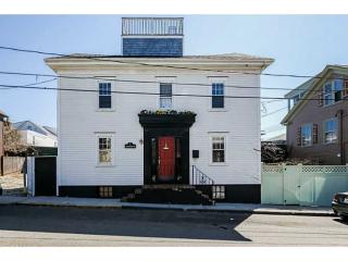 7 Extension St, Middletown, RI 02840-3409