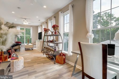 6803 Braddock Rd, Springfield VA  22151-3016 exterior