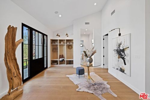 4849 Stern Ave, Van Nuys CA  91423-1923 exterior