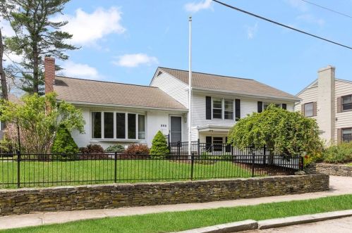 352 Grotto Ave, Providence, RI 02906-4844