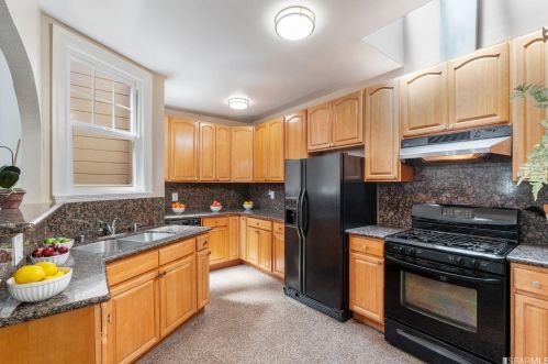 1306 Gilman Ave, San Francisco CA 94124-3243 exterior