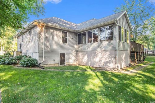 55384 Falling Water Dr, Elkhart IN  46514-0074 exterior