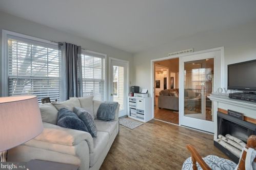 12 Mill Pond Dr, Lancaster PA  17603-7411 exterior