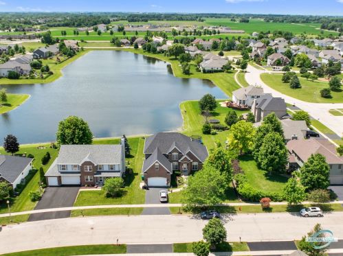 2247 Luther Lowell Ln, Sycamore IL  60178-8905 exterior