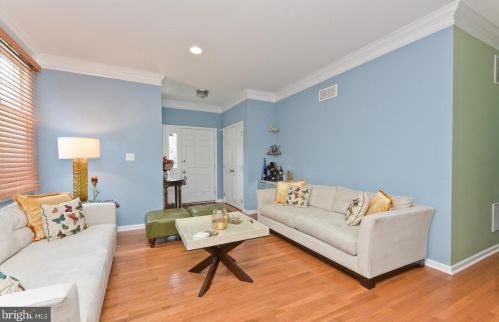 6 Winthrop Way, Princeton NJ  08540-6284 exterior