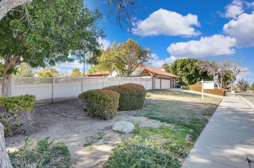 6315 Westview Dr, Riverside, CA 92506-5325