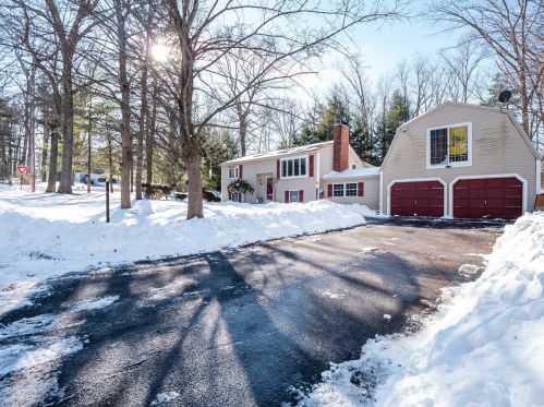 13 Robin Rd, Derry, NH 03038-4524
