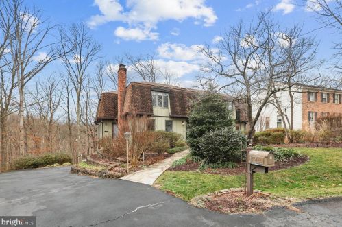 10703 Midsummer Dr, Herndon, VA 20191-5101
