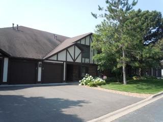 5157 Balmoral Ln, Minneapolis MN  55437-2874 exterior