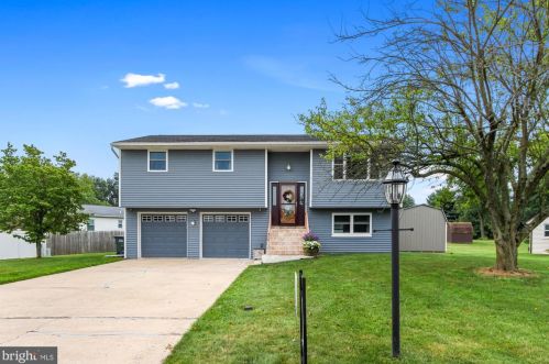1460 Steeple Chase Dr, York, PA 17315-3784