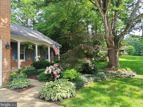 9305 Janphil Ln, Springfield, VA 22153-3911