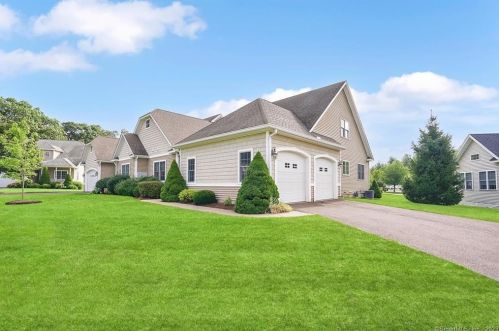 21 Hunters Rdg, Granby, CT 06035-2635