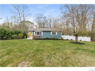 10 Crestwood Pl, Huntington, CT 06484-2705