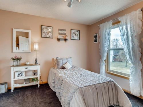 8028 Greenbriar Ln, Saint Paul MN  55125-8472 exterior