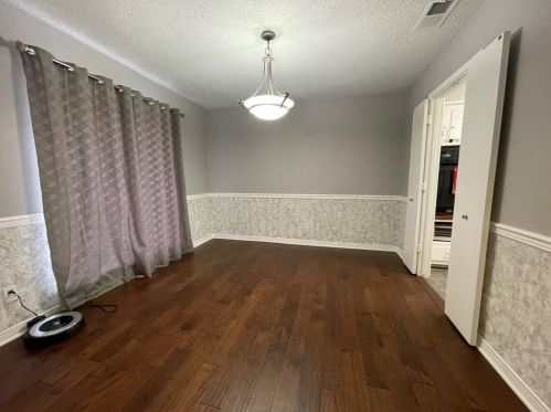 717 Kingsbridge Dr, Garland, TX 75040-3637