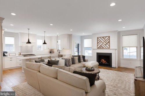 17 Redman Ave, Tavistock NJ  08033-2316 exterior