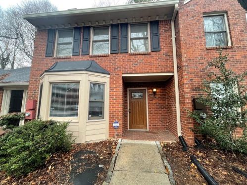 862 Lenox Oaks Cir, Atlanta, GA 30324-2839
