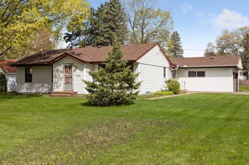 2133 Blomquist Ave, Saint Paul MN  55110-4701 exterior