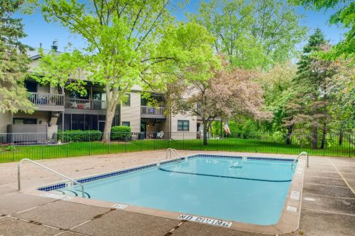 11123 Oregon Cir, Minneapolis MN  55438-2466 exterior