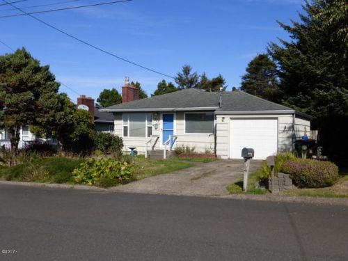 323 7th St, Newport, OR 97365-4963
