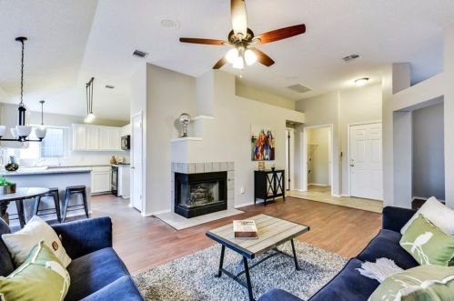 8410 Cornerwood Dr, Austin TX  78717-5337 exterior