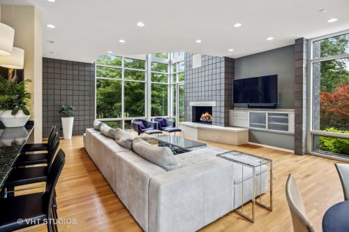 11300 79th St, Willowbrook IL  60527-5107 exterior