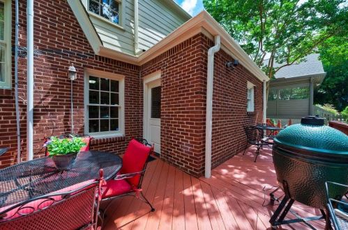 689 Cumberland Cir, Atlanta GA  30306-3256 exterior