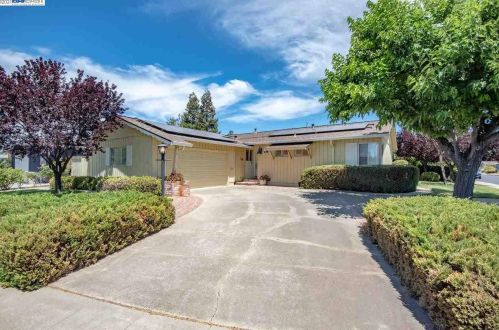 890 Jefferson Ave, Livermore, CA 94550-3734
