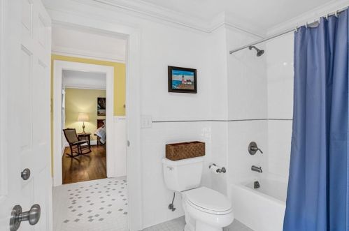 453 Manor Ridge Dr, Atlanta GA  30305-3509 exterior