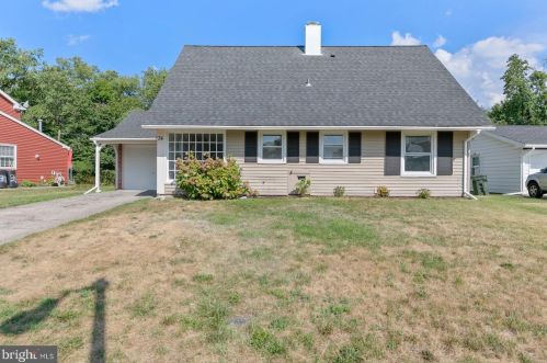 34 Buckingham Dr, Willingboro, NJ 08046-1623