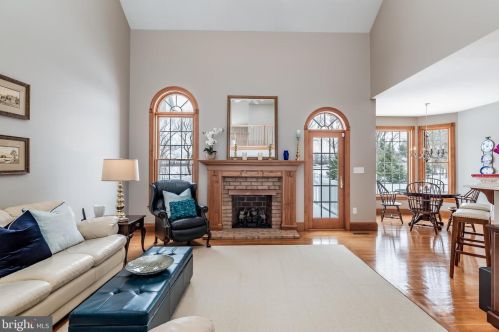 5 Linden Dr, Carlisle PA 17015-6906 exterior