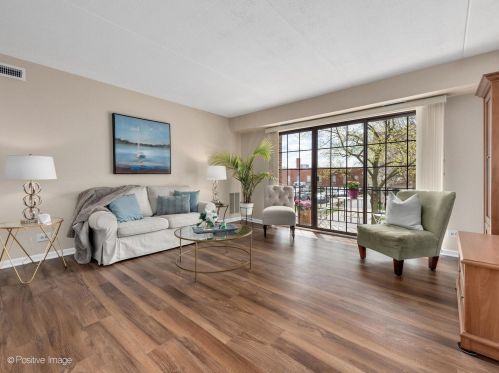 17 Madison Ave, Burr Ridge, IL 60525