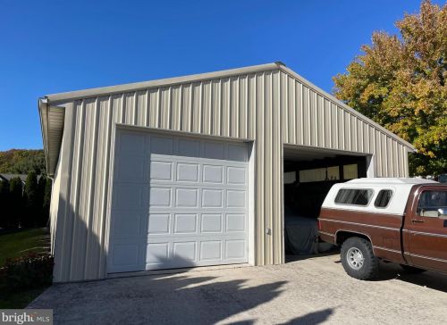 2441 Grandview Rd, Hanover, PA 17331-8609