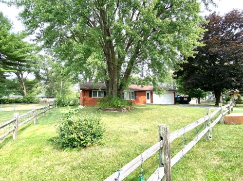 2323 Bonnie Dr, Rockford, IL 61109-4910