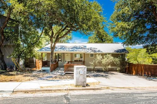 1326 Delano St, Austin TX  78721-2106 exterior